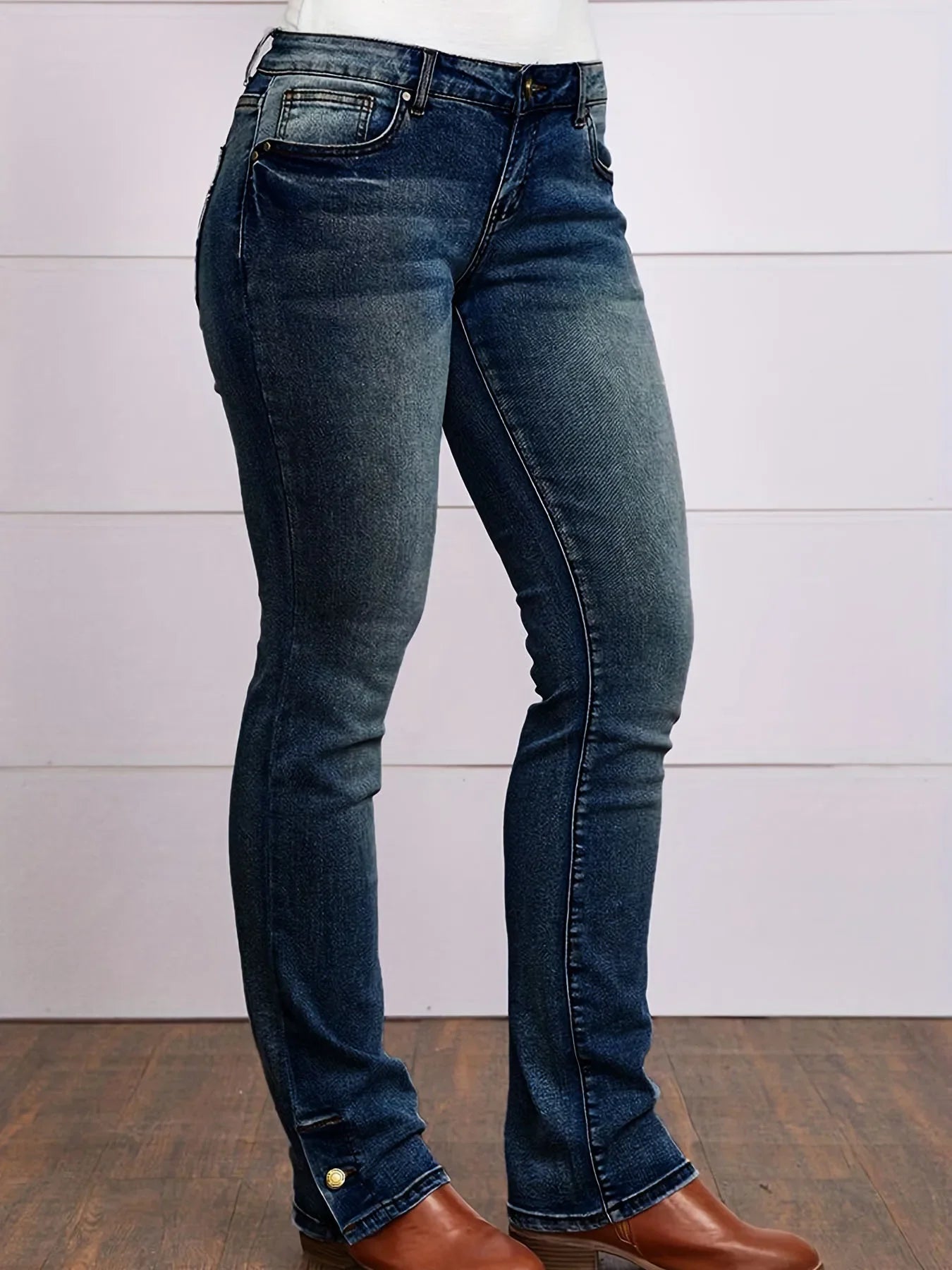 Distressed Embroidery Straight-Leg Jeans