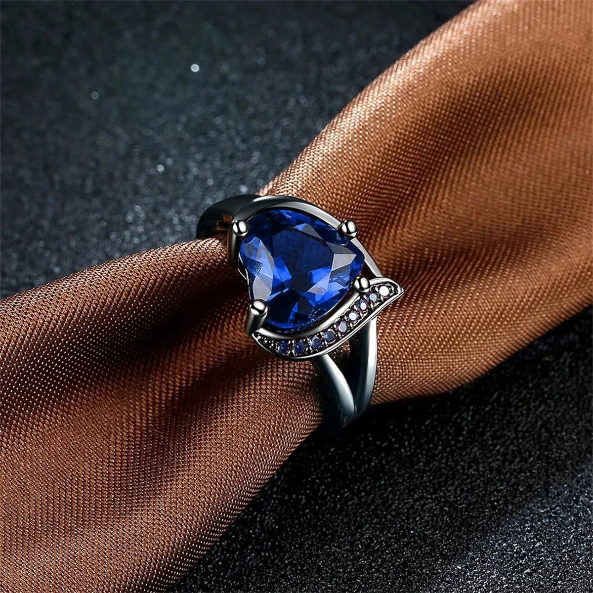 Conjunto de anillos de pareja con corazón de diamantes de imitación y dragón celta | Joyería de boda y aniversario para él y para ella