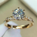 Anillo clásico de circonita cúbica con 6 garras Huitan para mujer | Anillo de boda y compromiso