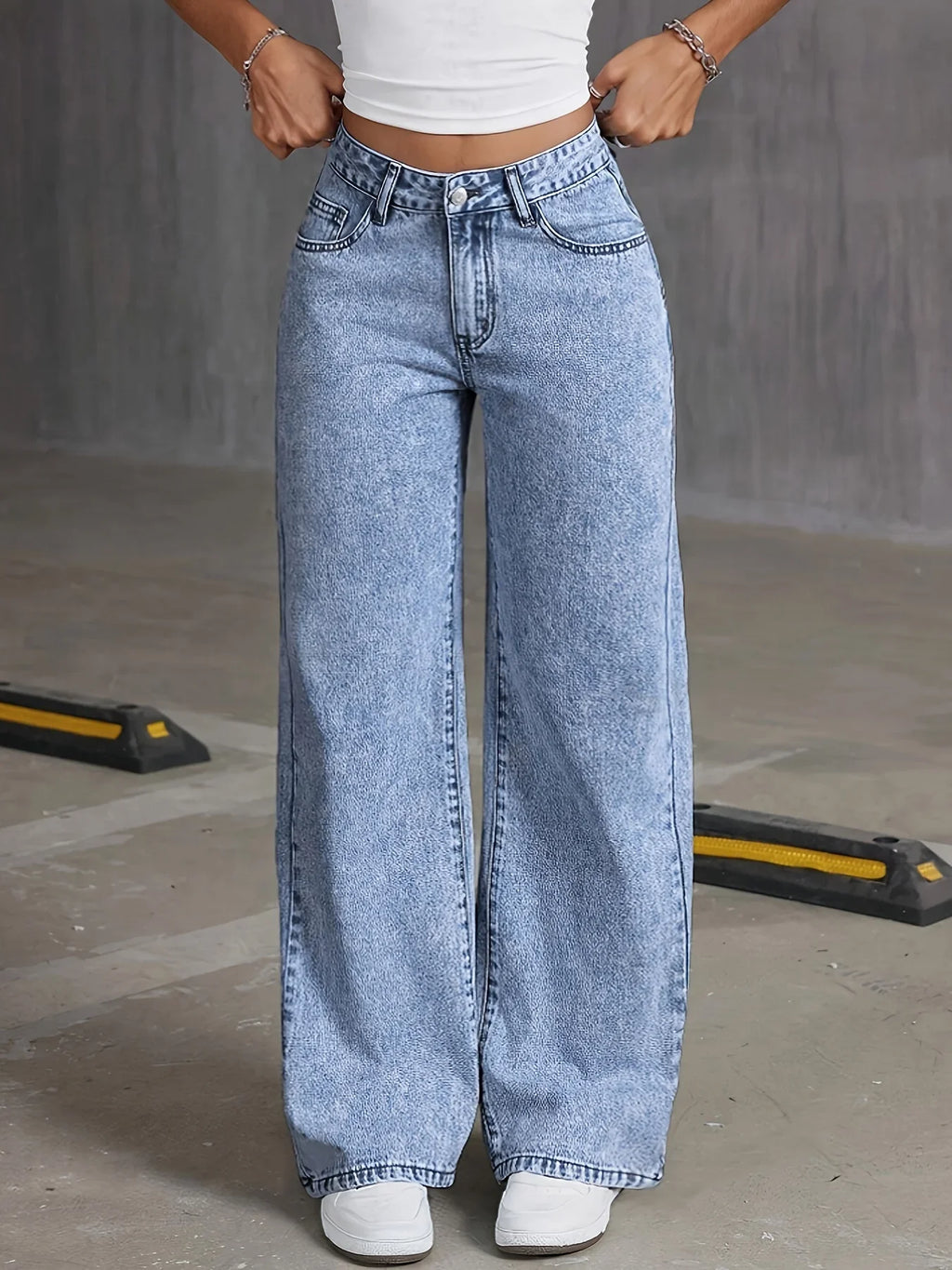 Bow Embroidered Wide-Leg Jeans – Light Blue